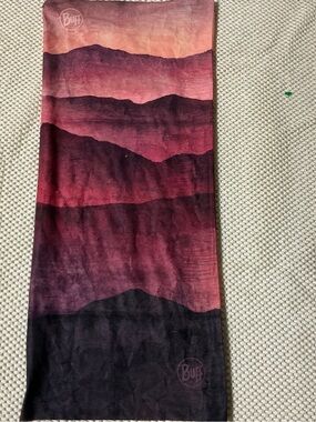 Buff Women's Multi-Use Gaiter in Sunset Ombre Red and Pink